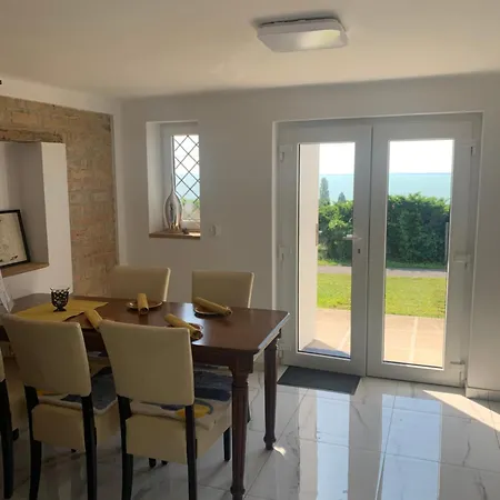 Lilium Дом отдыха Балатондьёрёк