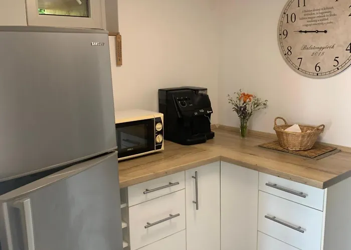 بيت للعطل Lilium *