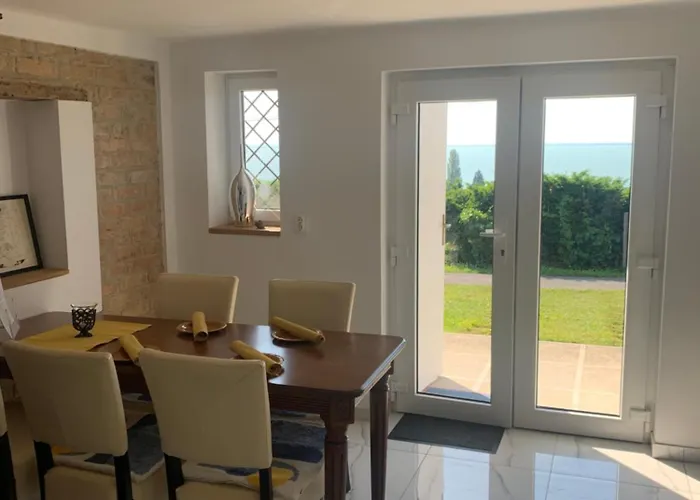 Lilium بيت للعطل Balatongyörök